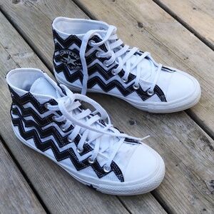 Converse hi-top zigzag pattern sneakers